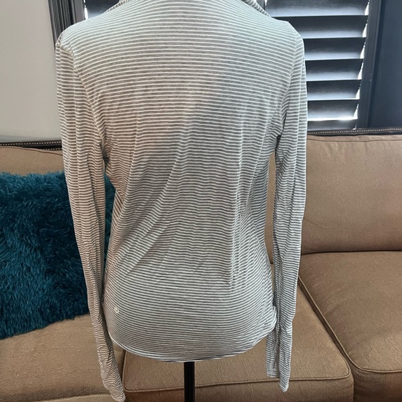 Lululemon criss cross top. - Picture 3 of 5